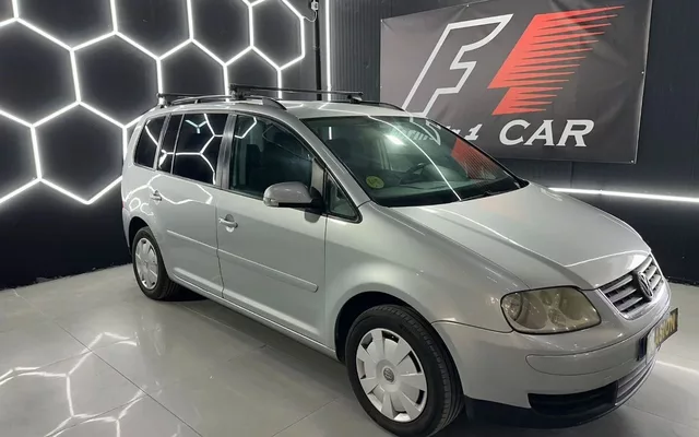 VOLKSWAGEN Touran Touran 1.6 FSI Highline