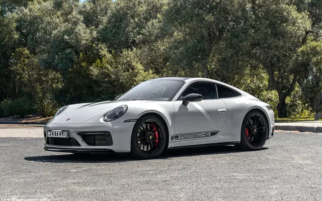 Porsche 911 (992) Carrera 4 GTS PDK