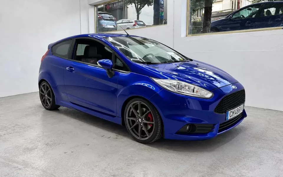 Ford Fiesta 1.6 EcoBoost c/ Pack Pele Desportiva ST