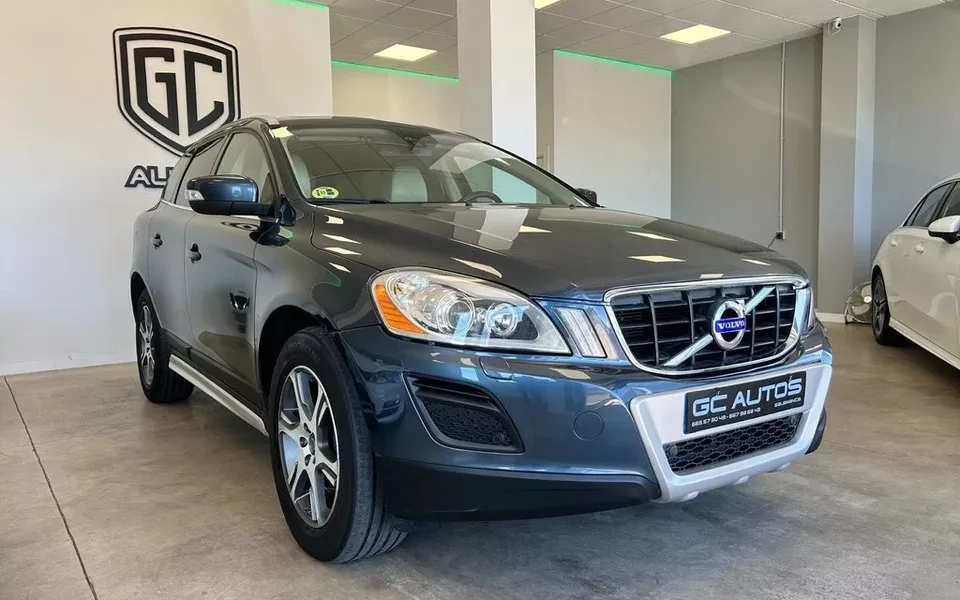 VOLVO XC60 Volvo 2.4 D5 AWD Summum Auto - 12890€ en Aldeaseca de la armuÑa,