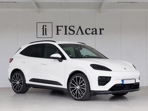 PORSCHE MACAN 4