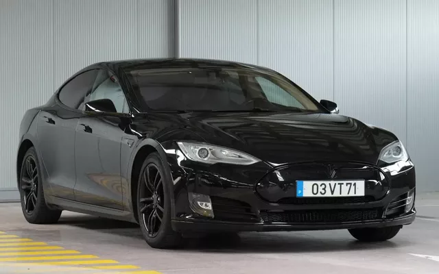 Tesla Model S 85