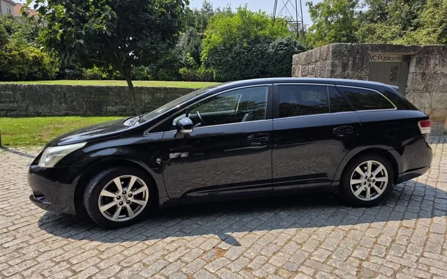 Toyota Avensis SW 2.0 D-4D Exclusive +Pele+GPS