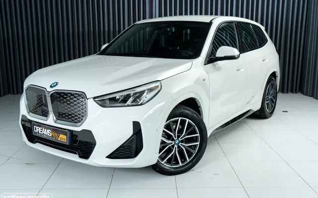 BMW iX1 eDrive20 Pack Desportivo M