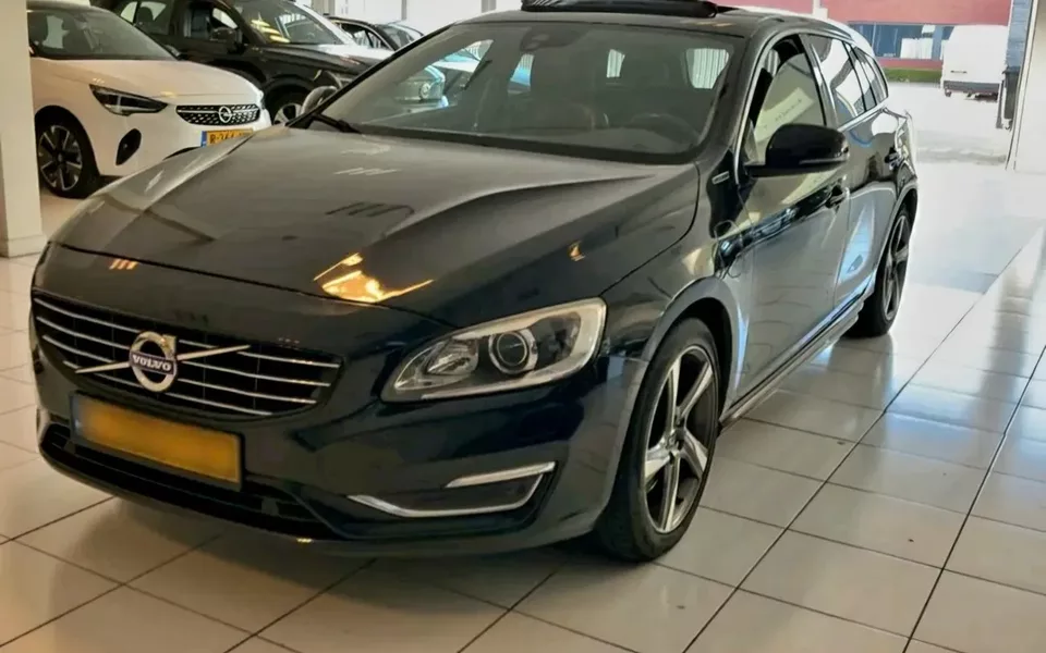 Volvo V60 2.4 D6 R-Design Mom.AWD Phev