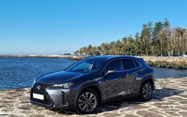 Lexus UX 250h Sport (Ecrã 12.3)