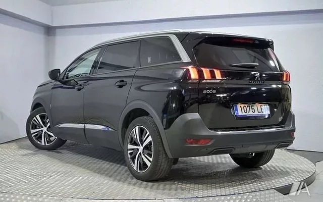 PEUGEOT 5008 Allure 1.2L PureTech 96kW 130CV SS