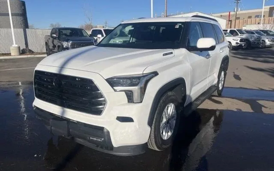 TOYOTA Sequoia SR5 Hibrido - 115300€ en Banastas