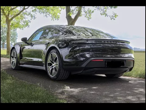Porsche Taycan Standard