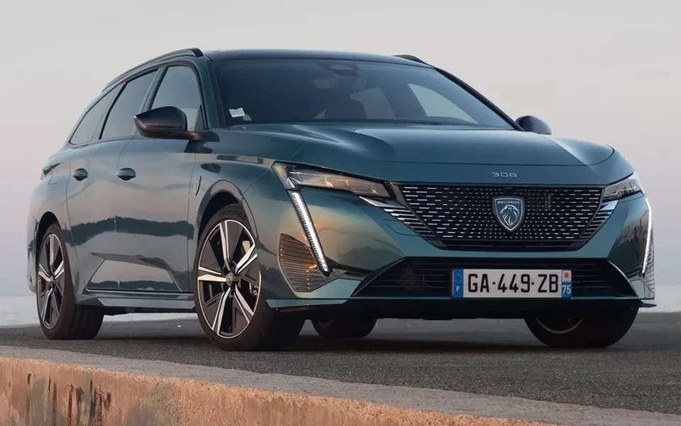 PEUGEOT 308 308 SW 1.2 Hybrid Style 136 e-DCS6 - 18990€ en Cordoba