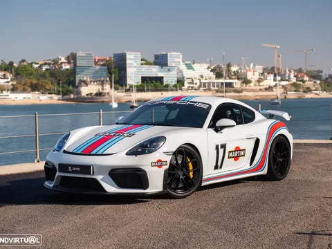 Porsche 718 Cayman GT4 PDK
