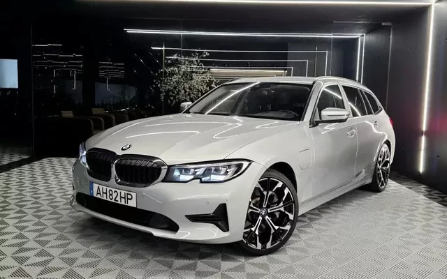 BMW 330 e Line Sport Auto