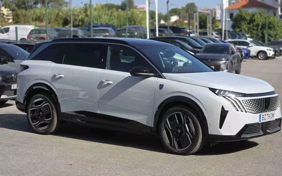 PEUGEOT - 5008 - e-5008 97 kWh Long Range GT