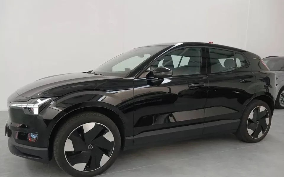 Volvo EX30 69 kWh Single Motor Extended Range Black Edition