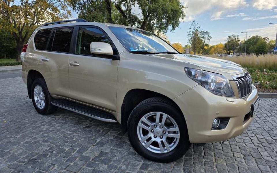 Toyota LAND CRUISER 2012