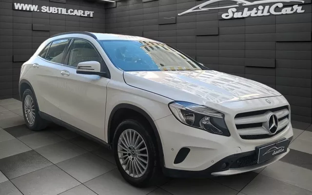 Mercedes-Benz GLA 220 4Matic 7G-DCT Style