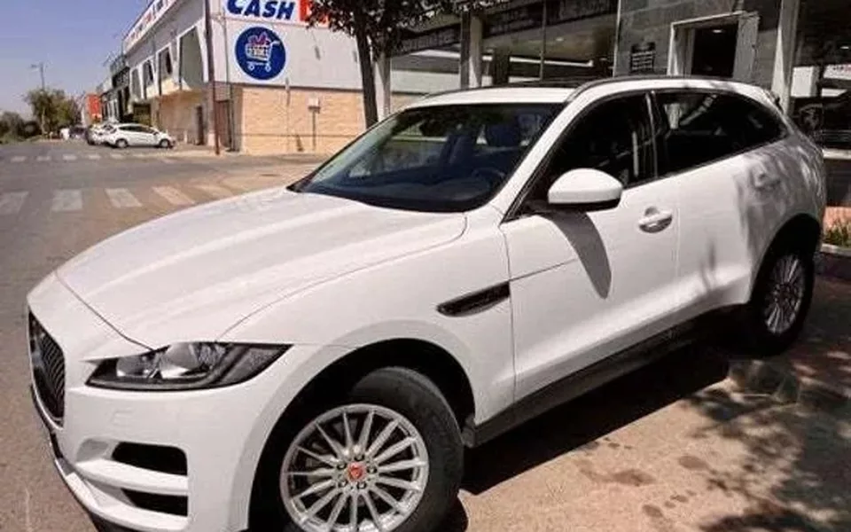 JAGUAR F-Pace F-Pace 2.0i4D Prestige Aut. AWD 180