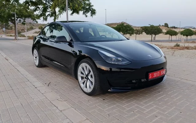TESLA Model 3 Model 3 Standard Range RWD Plus
