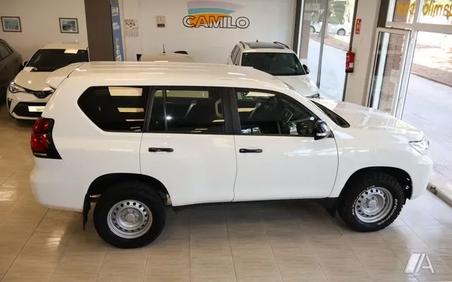 TOYOTA Land Cruiser Land Cruiser D-4D GX 7 plazas