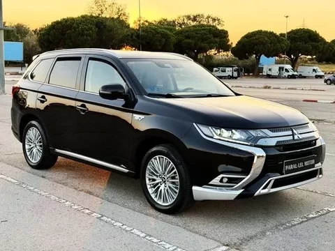 MITSUBISHI Outlander Outlander PHEV Kaiteki 4WD