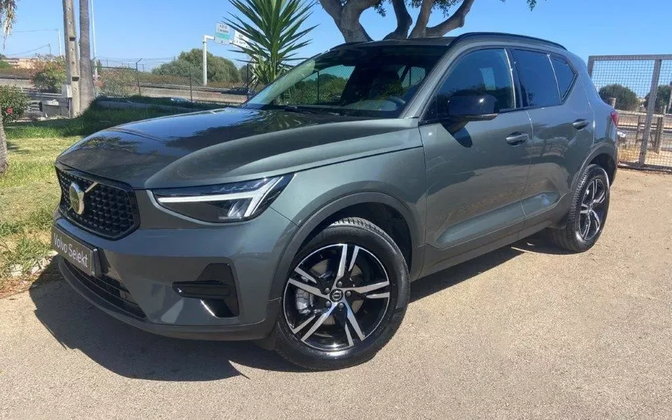 Volvo XC 40 2.0 B3 Plus Dark