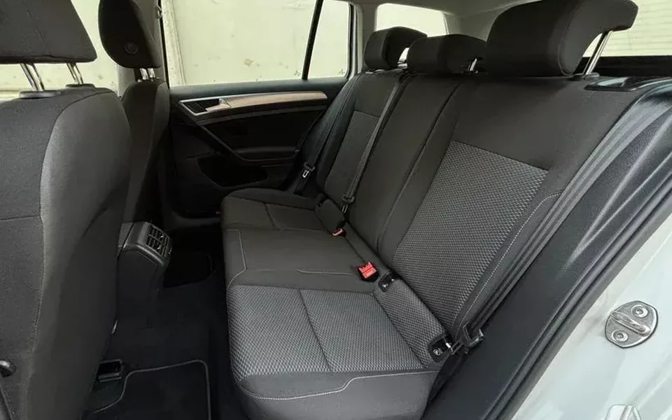 VOLKSWAGEN Golf Golf Variant 1.6TDI Business and Navi Ed.