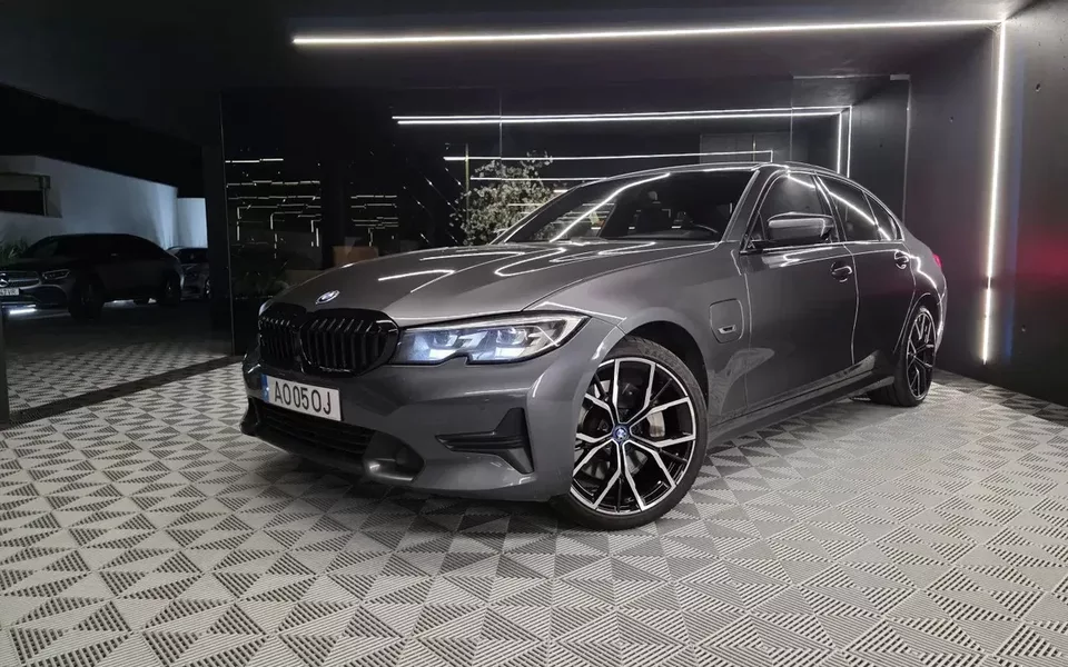 BMW 330 e Line Sport Auto
