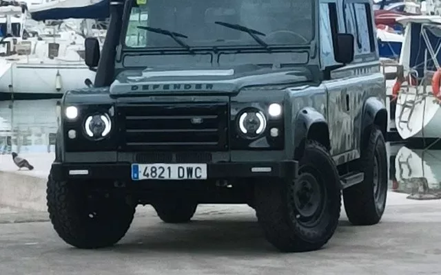 LAND-ROVER Defender Defender 90 2.5Td5 SW E