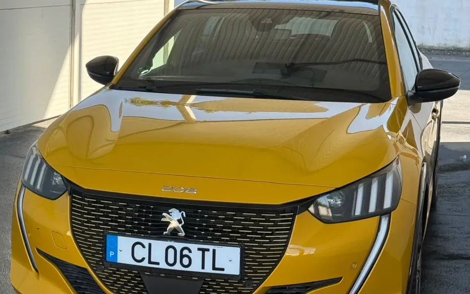Peugeot e-208