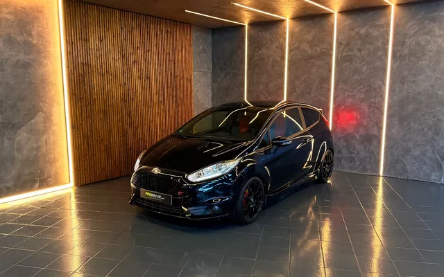 Ford Fiesta 1.6 EcoBoost c/ Pack Pele Desportiva ST