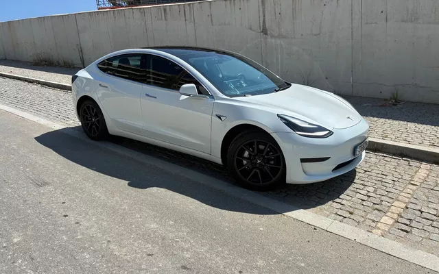 Tesla Model 3 Standard Range Plus RWD