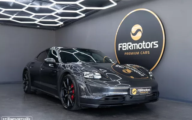 Porsche Taycan Cross Turismo 4S