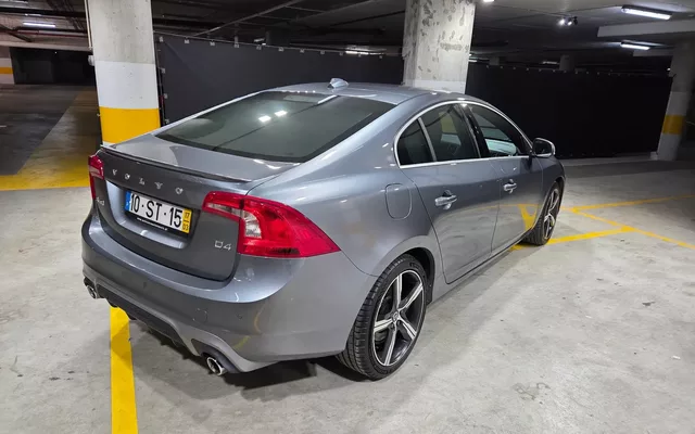 Volvo S60 2.0 D4 R-Design Momentum Geartronic