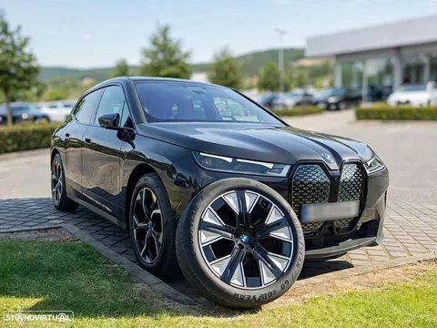 BMW iX xDrive 40 Pack Desportivo