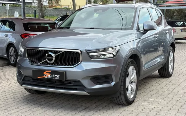 Volvo XC 40 1.5 T3 Momentum Tech Edition