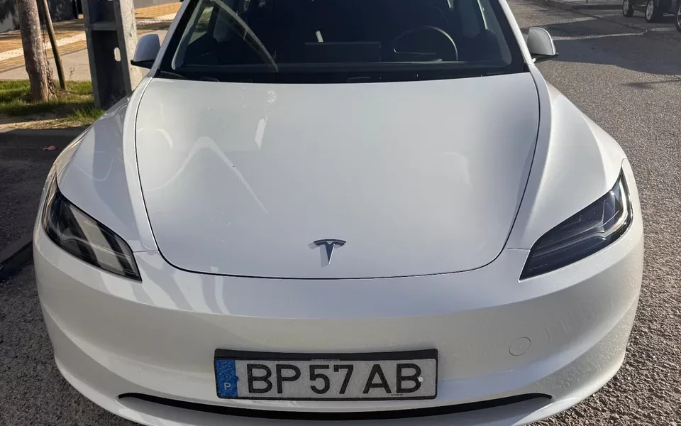 Tesla Model 3 Tração Traseira
