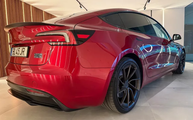 Tesla Model 3 Performance Tração Integral