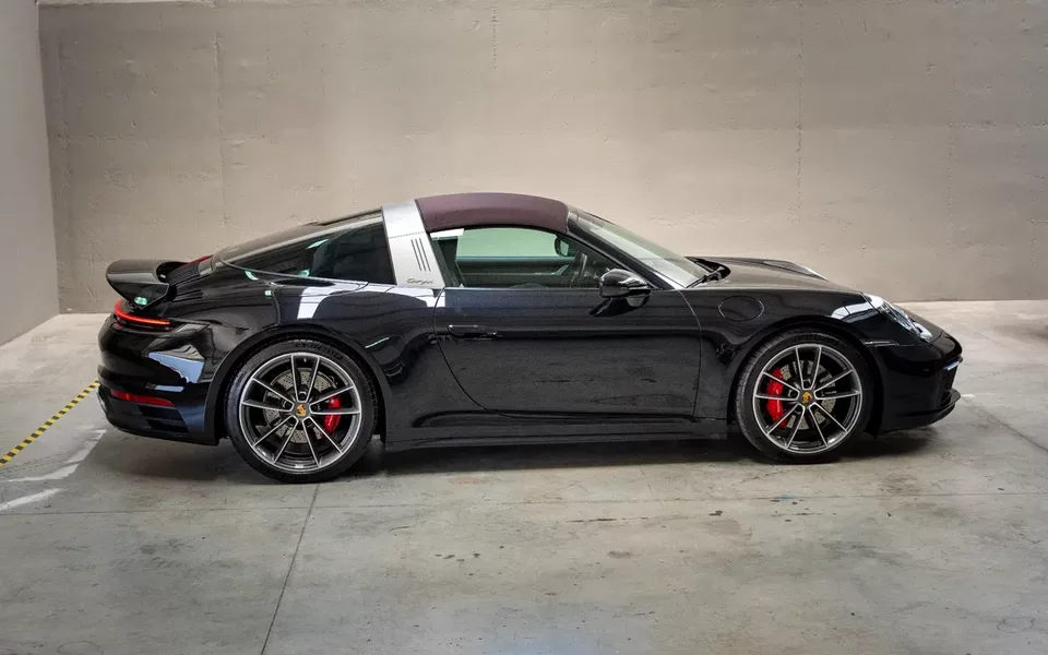 Porsche 911 (992)