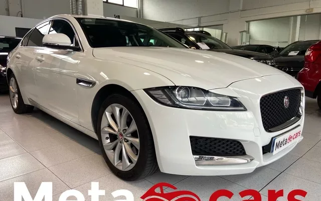 JAGUAR XF XF 2.0i4D Pure Aut. 180