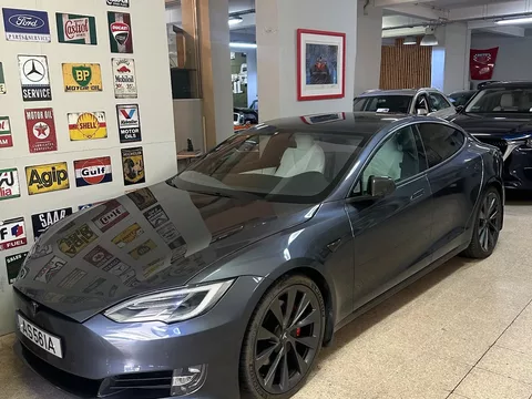 Tesla Model S Performance