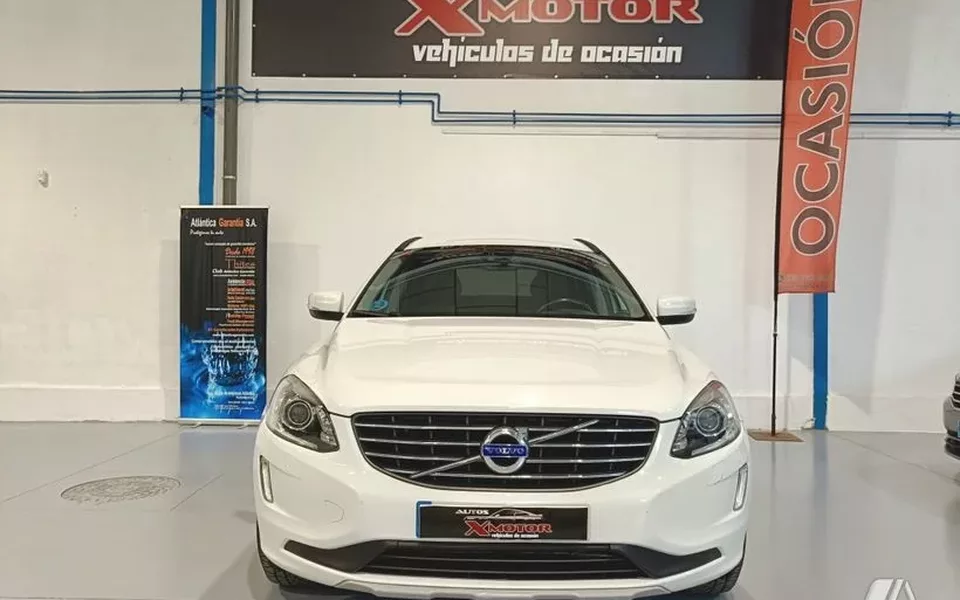 VOLVO XC60 XC60 D4 Momentum AWD Aut.