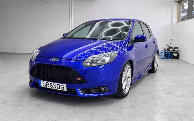 Ford Focus 2.0 EcoBoost ST c/ Pack Pele Desportiva