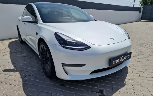 Tesla Model 3 Long Range AWD Dual Motor Performance