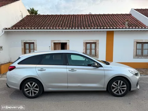 Hyundai i30 SW 1.6 CRDi Blue GO! DCT