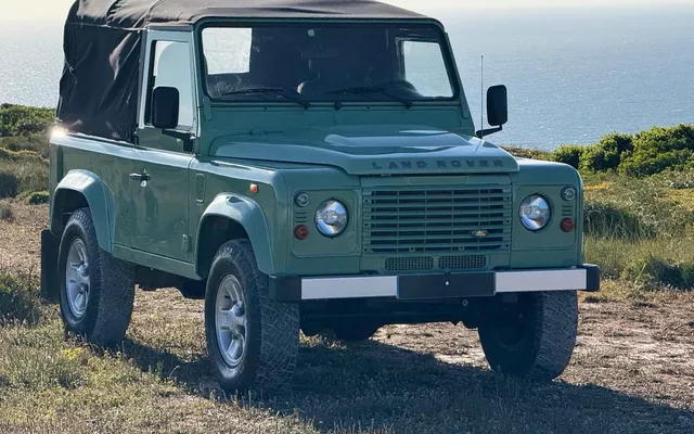 Land Rover Defender 90 2.4 CRD E