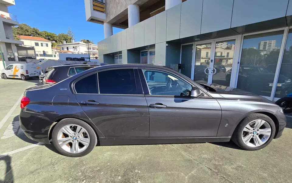 BMW 330