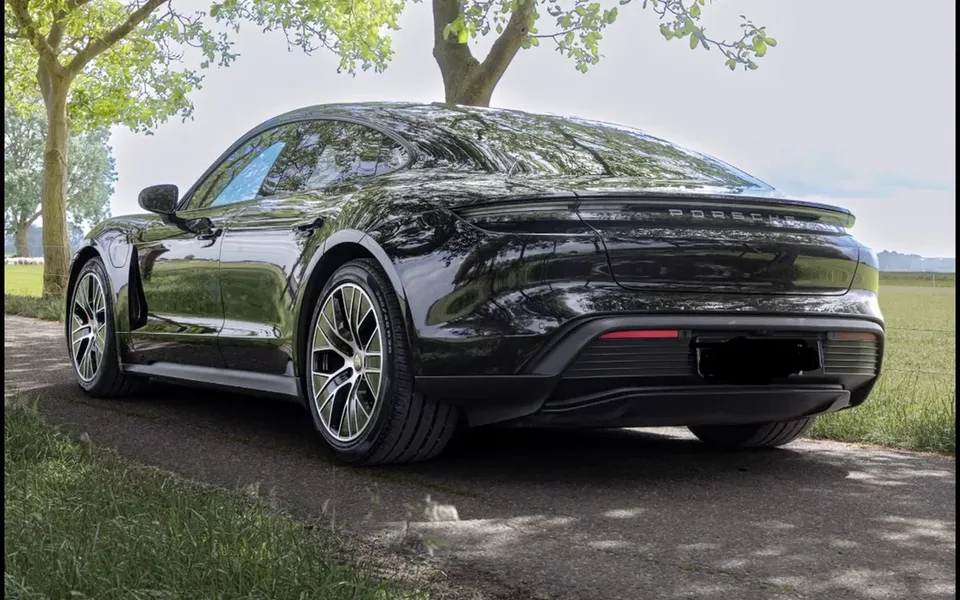 Porsche Taycan Standard