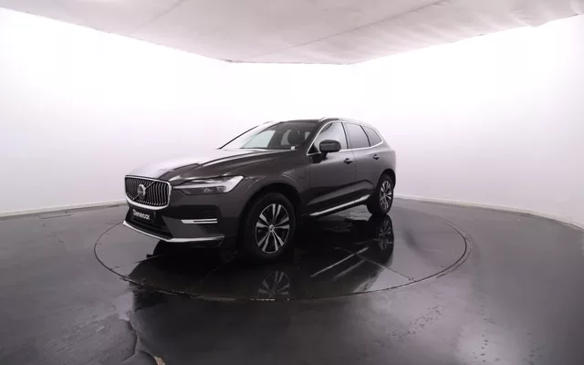Volvo XC60 T6 PHEV Core AWD / Vidros Escurecidos / Teto Panoramico de Abrir / Cam. Traseira / JLL18