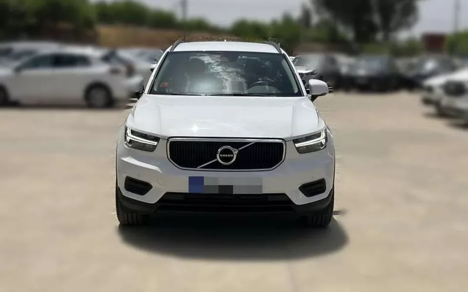 VOLVO XC40 XC40 T2 Momentum Core