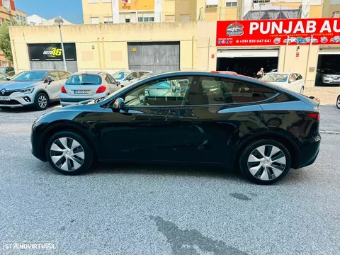Tesla Model Y Standard RWD
